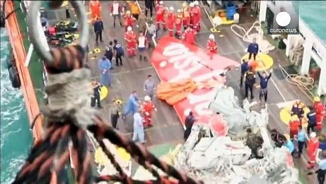 Indonésie : la queue de l'Airbus A320-200 repêchée, pas de boîte noire