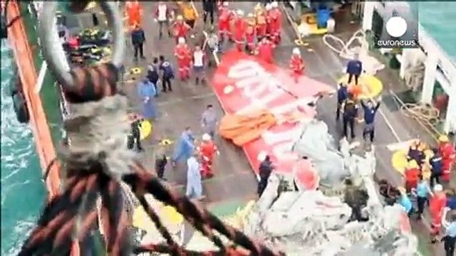 Специалисты Индонезии и России подняли со дня моря хвост погибшего аэробуса