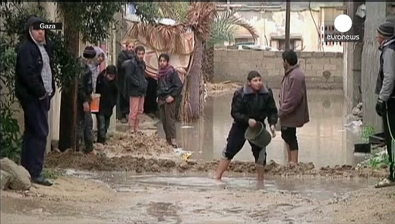 Maltempo in Medio Oriente, bimbi morti a Gaza, timori per i campi profughi