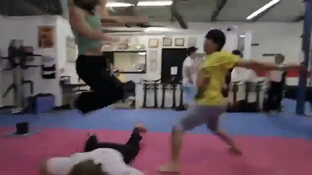 A Girl Fight With 5 Boys