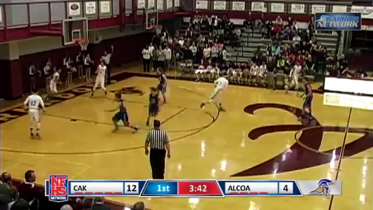 Lucas Campbell intercepte la remise en jeu et postérize deux joueurs