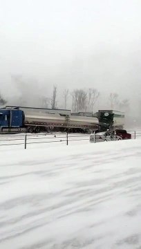 Carambolage géant aux USA : 150 voitures et camions impliqués!