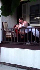 Que fait-on des ivrognes irrespectueux dans ce bar ?