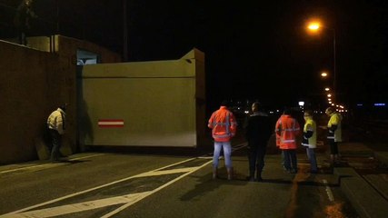 Beelden: Coupures Delfzijl gesloten vanwege hoogwater - RTV Noord