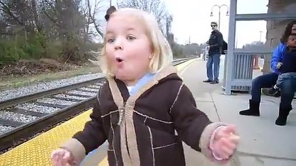 Hayatında İlk Defa Tren Gören Çocuğun Heyecanı