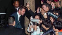 lol Chris Hemsworth Gets The Crowd Going Wild At The Blackhat Premiere