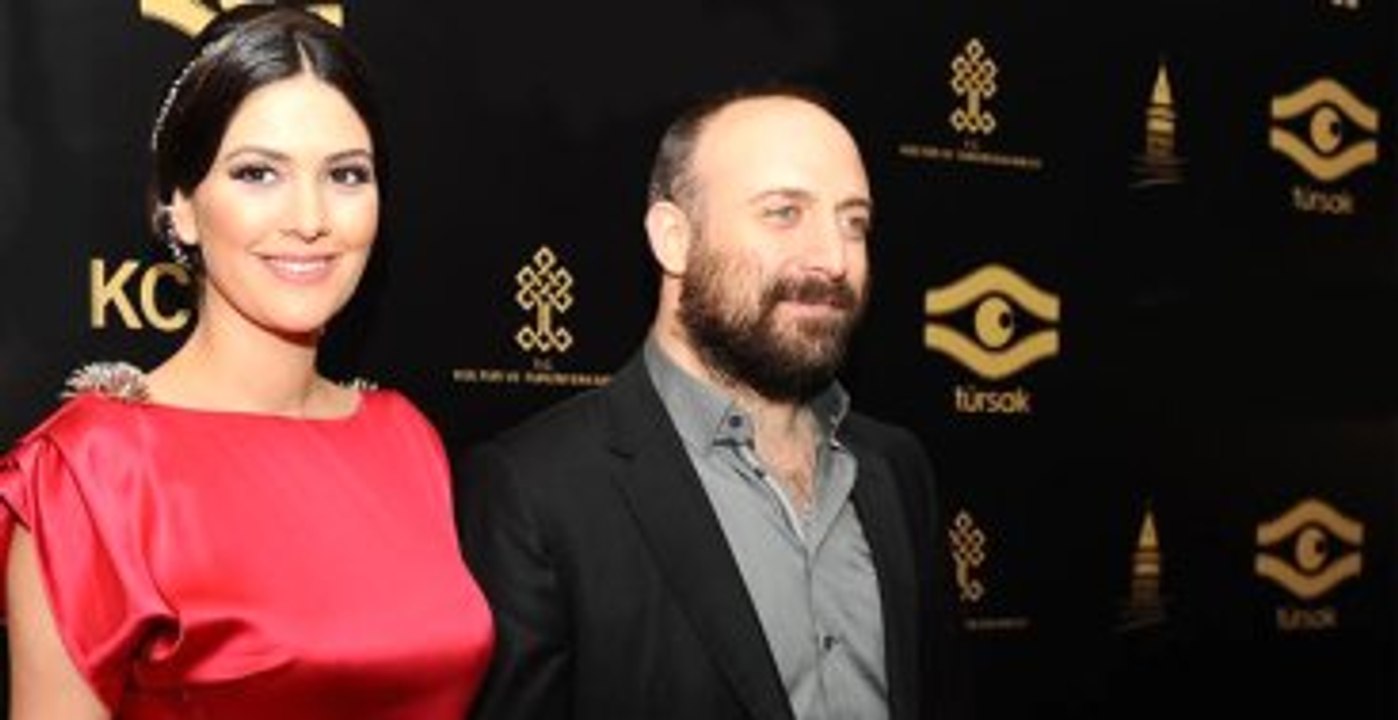 Bergüzar Korel İle Halit Ergenç Seçim Vaadi Oldu!