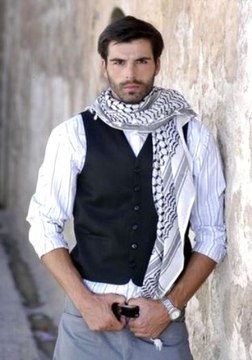 Oyuncu Mehmet Akif Alakurt, Sevgilisiyle Yakalanınca Panik Oldu