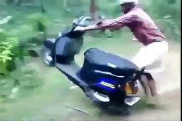 KERALA FUNNY ACCIDENTS VIDEOS INDIA - INDIAN FUNNIEST ACCIDENT CRASHES COMPILATI