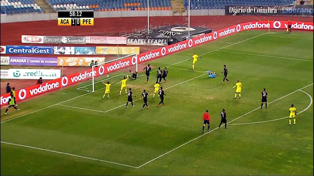 Torwart Lee auf Schmetterlingsjagd