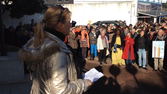 2 000 personnes marchent en hommage à Charlie Hebdo
