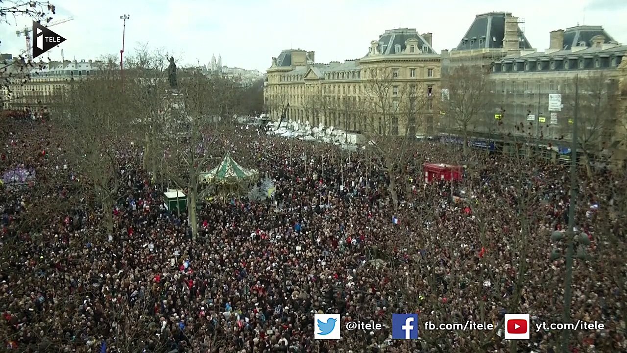 La place de la République noire de monde