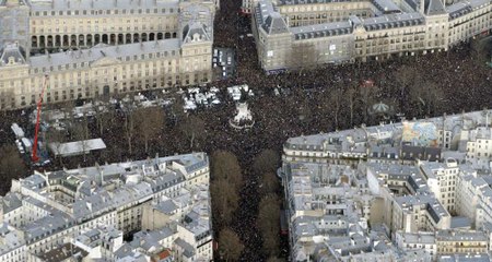 Marche républicaine à Paris : vue aérienne de la place de la République, à 15 heures