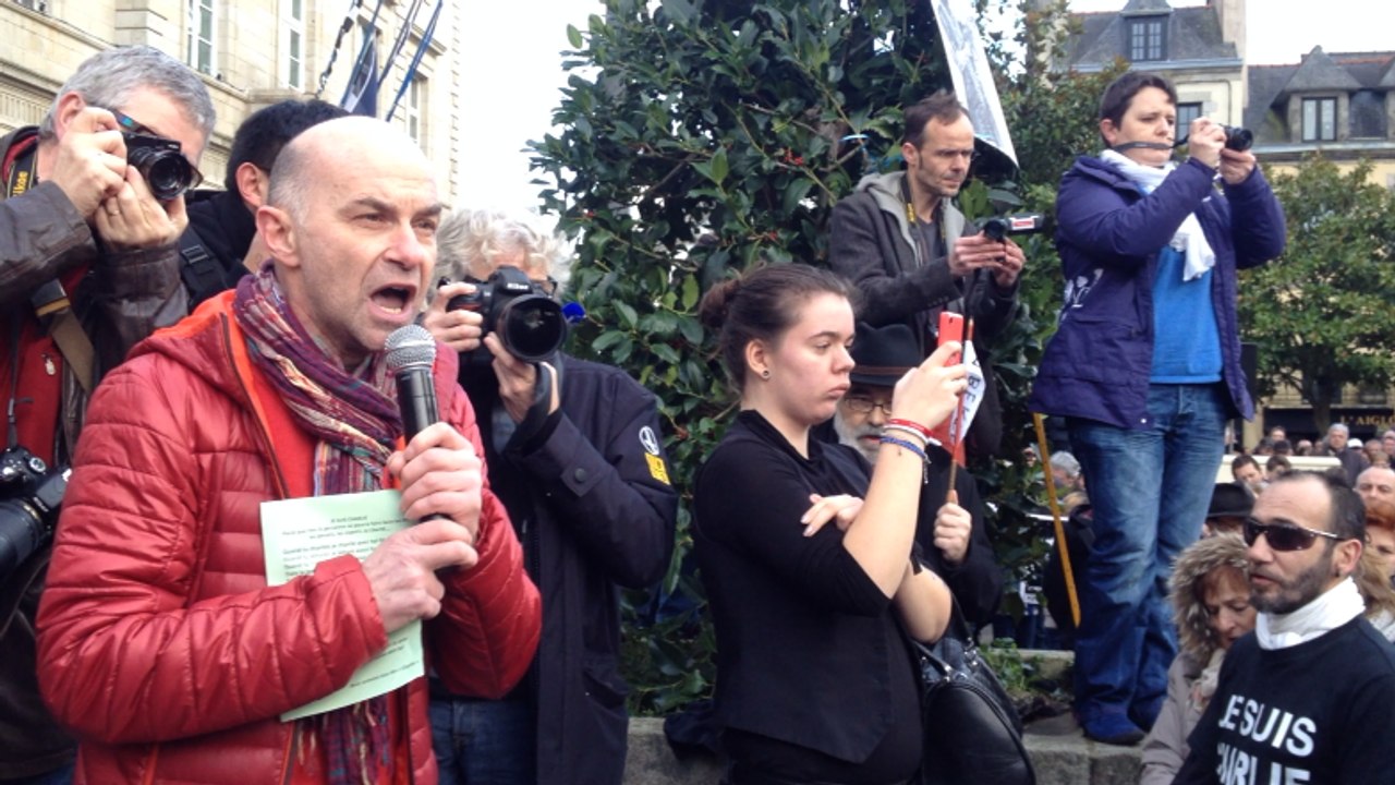 Charlie Hebdo : des milliers de personnes rassemblées