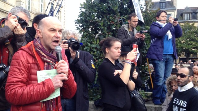 Charlie Hebdo : des milliers de personnes rassemblées