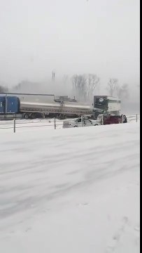 Most frightening car pile-up on Michigan ICY roads