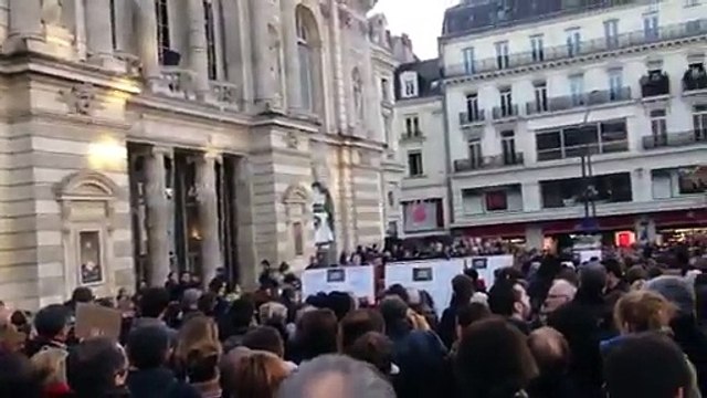 Le chant des partisans en fin de cortège Charlie à Angers