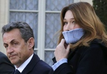 Sarkozy Tarihi Yürüyüşe Eski Top Model Eşiyle Katıldı