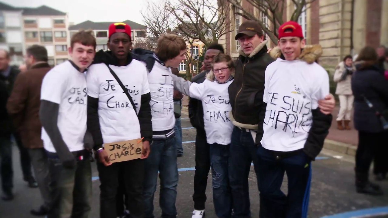 Des milliers de Fécampois rendent hommage aux 17 victimes de la barbarie