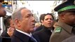 Benjamin Netanyahu attend le bus comme tout le monde mais ça n’a pas l’air de lui plaire…
