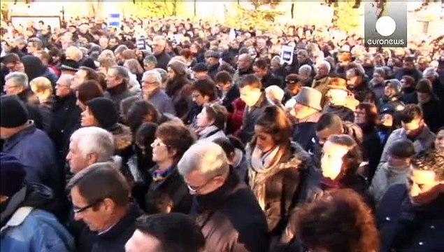 دقيقة صمت حدادا على مقتل الشرطي الفرنسي أحمد مرابط في الهجوم المسلح على صحيفة شارلي إيبدو