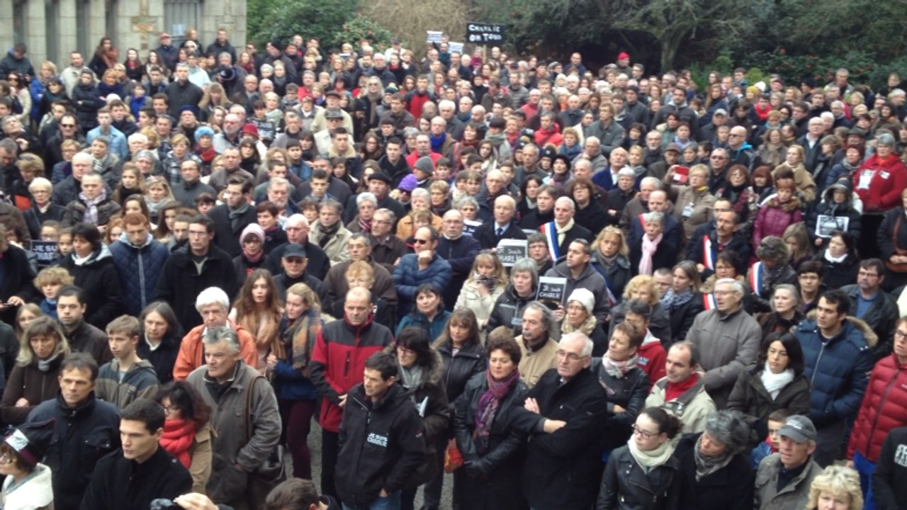 6000 personnes dans la rue pour Charlie hebdo