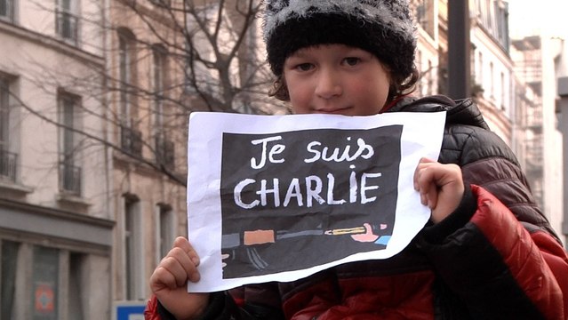 JeSuisCharlie : la chanson reprise en choeur à la marche parisienne