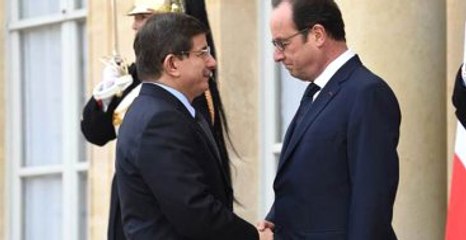 Le Monde Gazetesinden Ahmet Davutoğlu'na Yürüyüş Eleştirisi