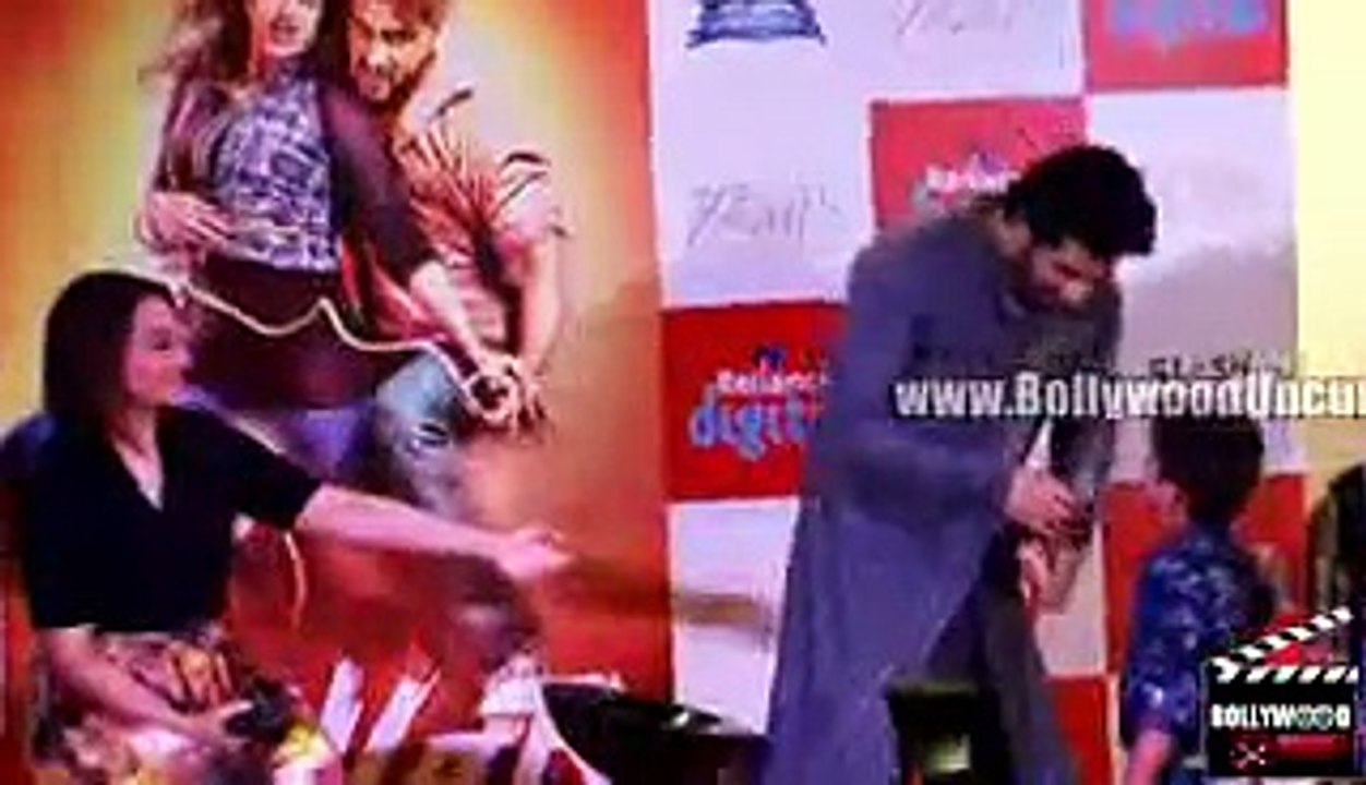 Arjun Kapoor & Sonakshi Sinha Promotes TEVAR @ Reliance Digital Store