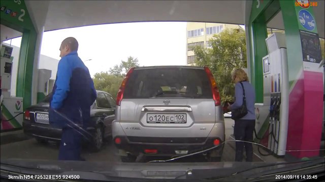 -Woman tries to fuel the wrong car at gas station