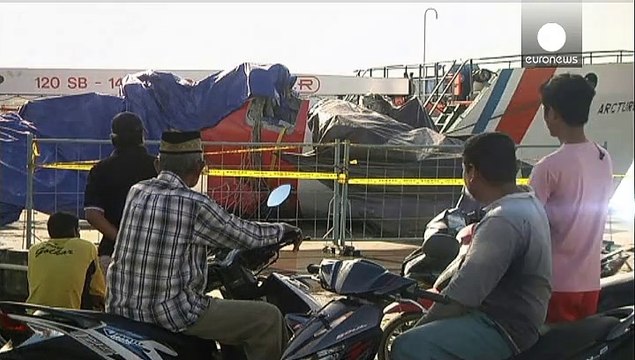 Air Asia, recuperata una delle due scatole nere