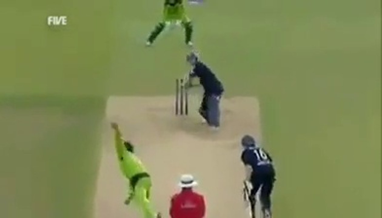 shoaib akhtar in action