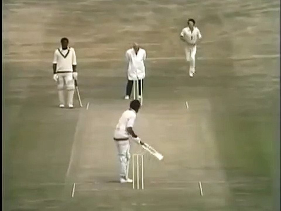 John Snow , Spectacular delivery , Sends ANDY Roberts Mid Stump for a walk