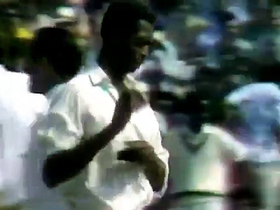 Lance Gibbs vs Allan Knott, Spin vs Elegance