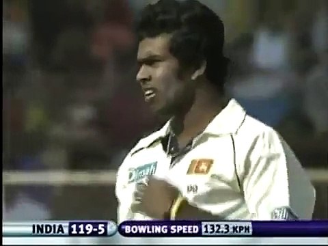 Lasith Malinga HITS MS Dhoni on the HELMET, brutal bouncer