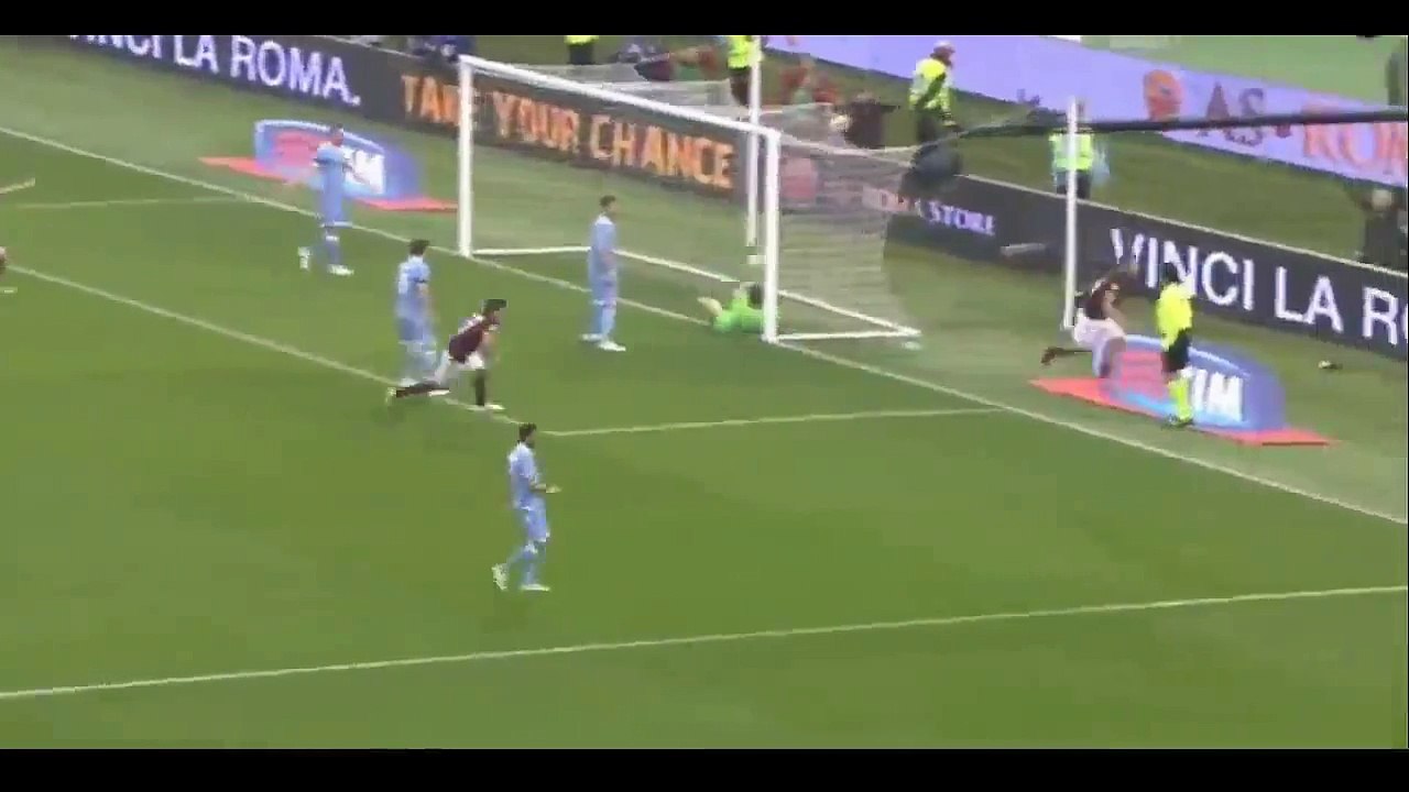 Francesco Totti Fantastic Second Goal and Selfie