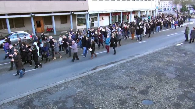 Marche républicaine à Bourg - Applaudissements vers le champ de foire