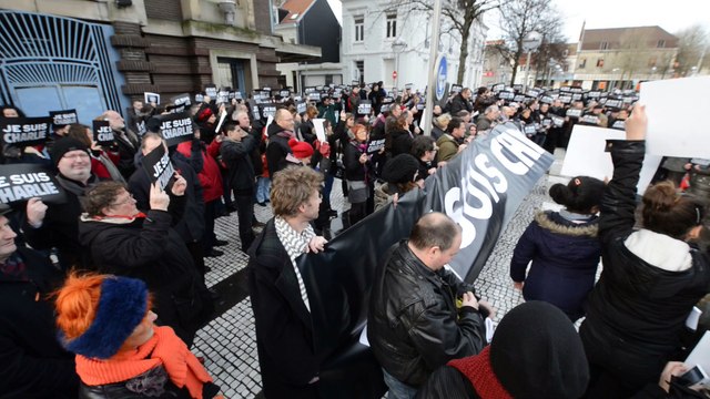 Calais : 3000 personnes en hommage à Charlie Hebdo
