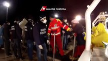 Sicilia - La Guardia Costiera nette in salvo i 476 migranti (10.01.15)