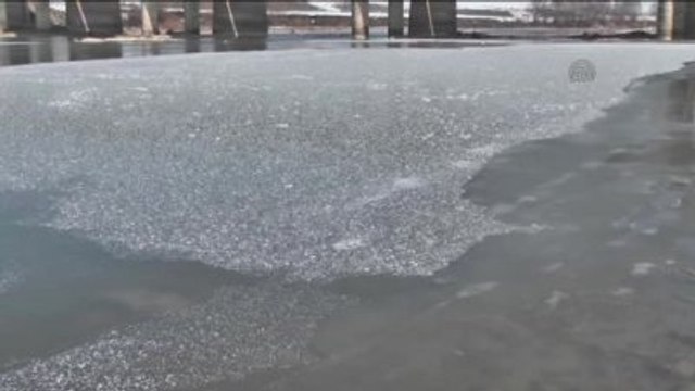 Murat Nehri Buz Tuttu