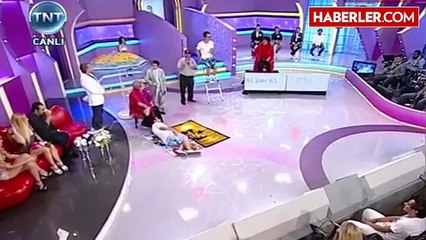 Esra ve Ceyda Kardeşlerin En Ateşli ve Frikikli Programı