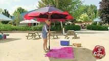 Camera cachée : Une bimbo disparaît sous le parasol