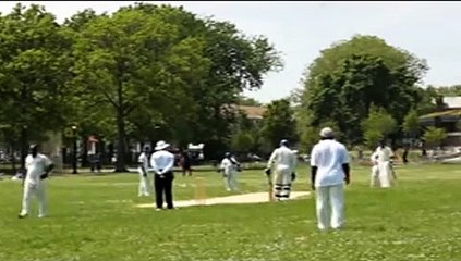 Mark, measures the fast bowler, then Hooks him for 4 magnificent runs