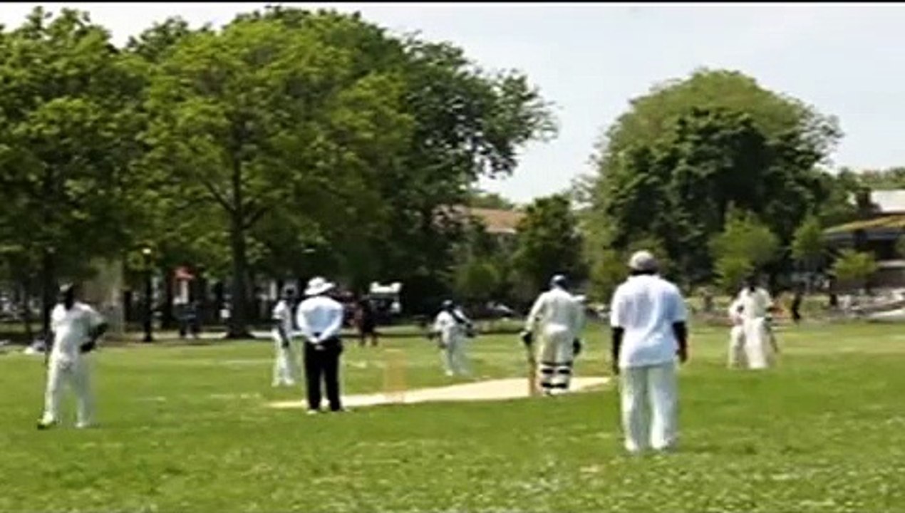 Mark, measures the fast bowler, then Hooks him for 4 magnificent runs