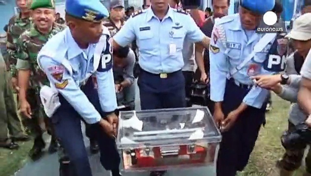 Abgestürzte airasia-maschine: verwirrung über mögliche explosion an bord