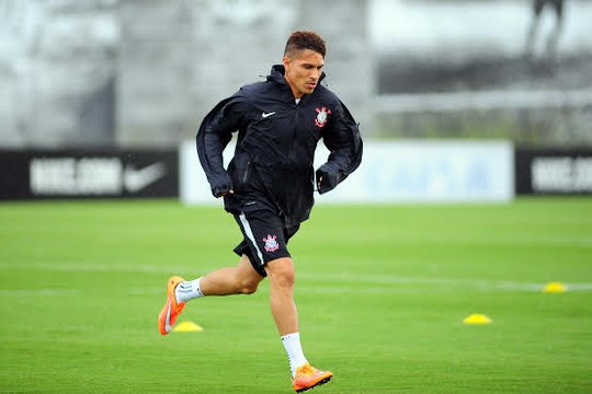 Que pontaria! Guerrero marca golaço em treino do Corinthians nos EUA