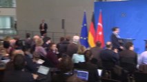 Davutoğlu-Merkel Ortak Basın Toplantısı