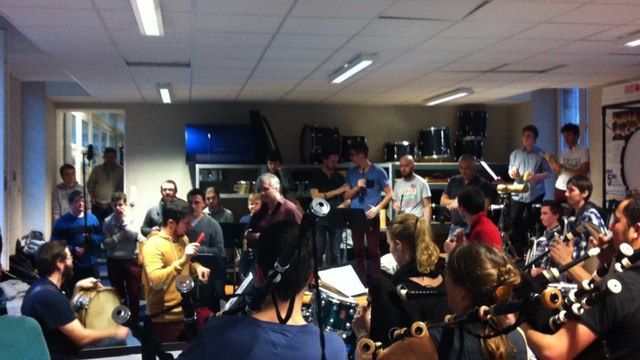 Le bagad de Vannes sur M6