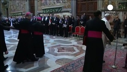 Папа римский призвал политиков и религиозных лидеров осудить попытки оправдать терроризм