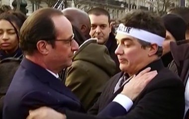 Marche Républicaine : Hollande victime d'une crotte de pigeon - ZAPPING ACTU DU 12/01/2015